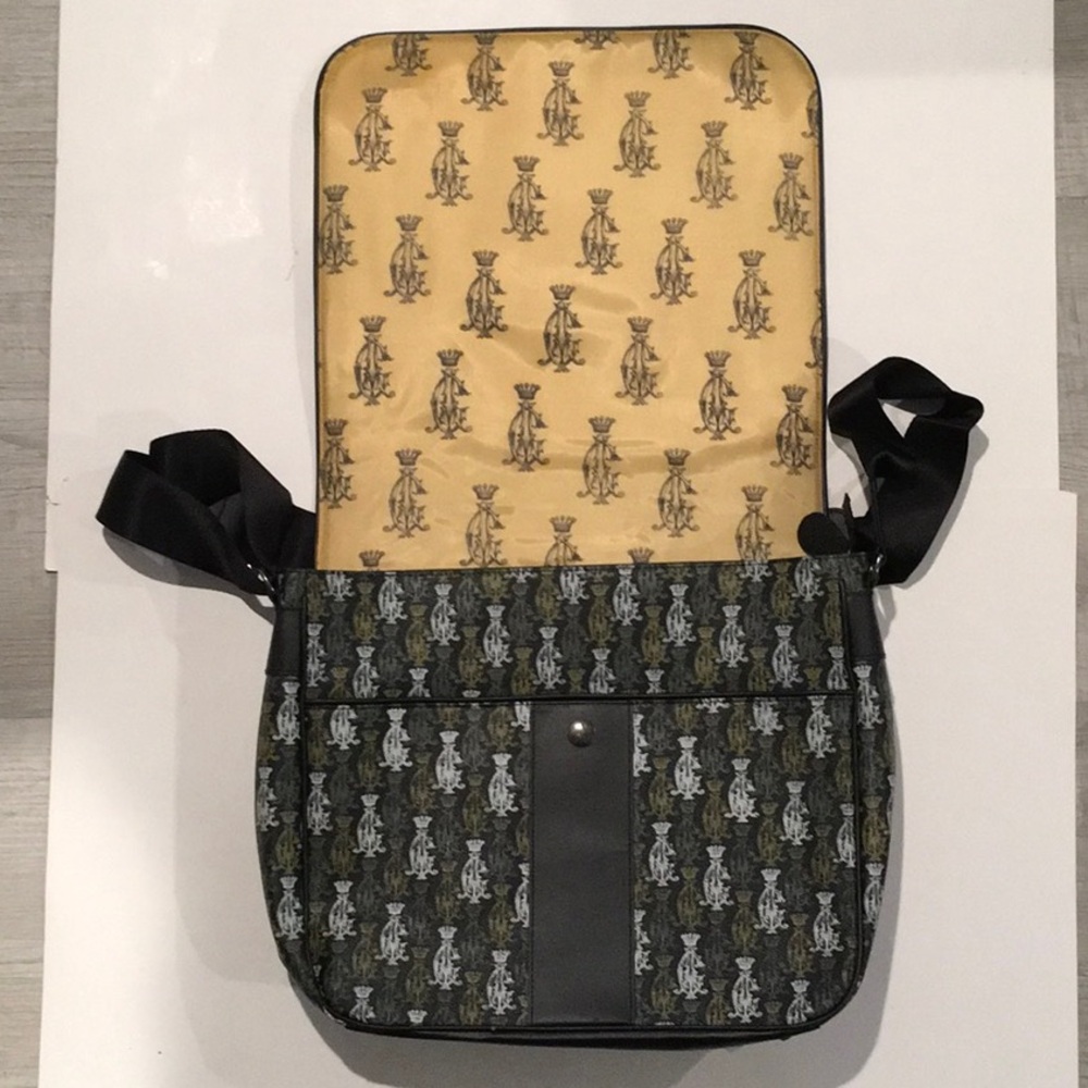 Christian Audigier Messenger Bag Black & print New w/o tag. Long shoulder strap - Picture 3 of 5